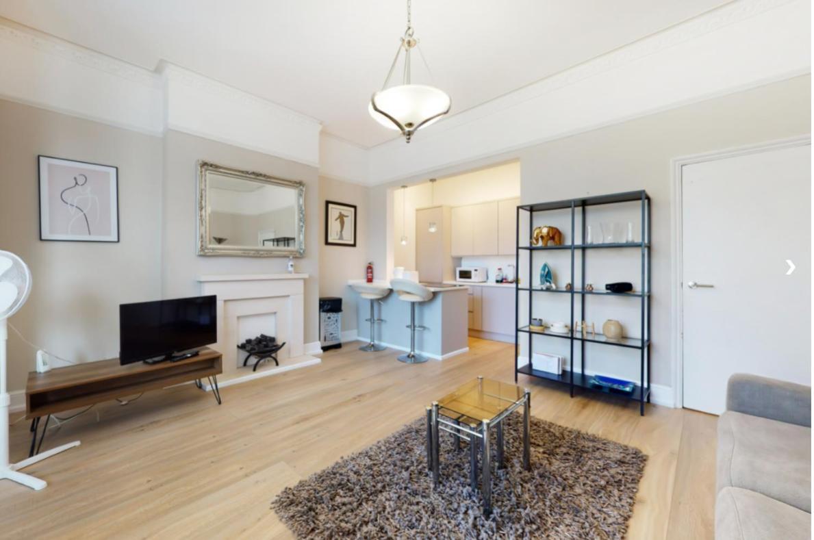 Super 1 Bedroom Flat In Hendon Near Middlesex University With Private Parking Exterior foto