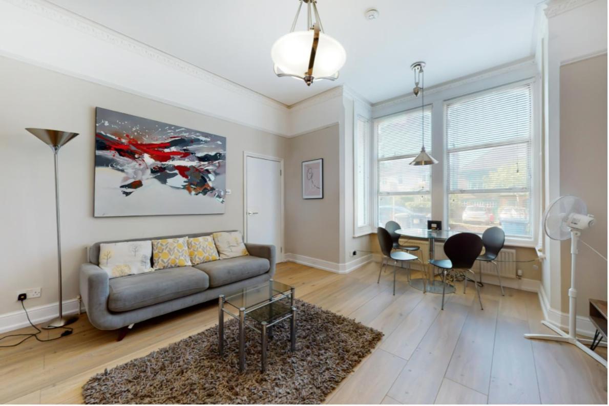 Super 1 Bedroom Flat In Hendon Near Middlesex University With Private Parking Exterior foto